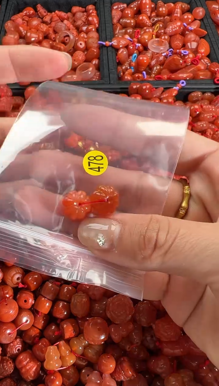 【闪购商品】南红玛瑙颈饰未镶嵌1