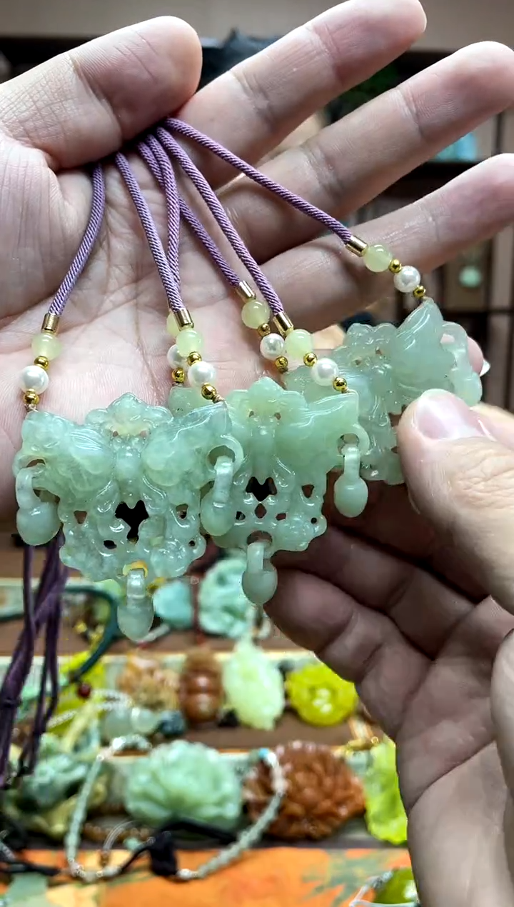 未镶嵌岫玉吊坠多样性发货发其中之一