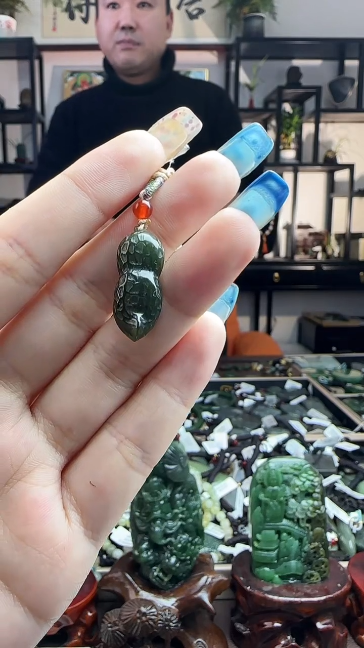 颈饰未镶嵌和田玉花生多样性发其一