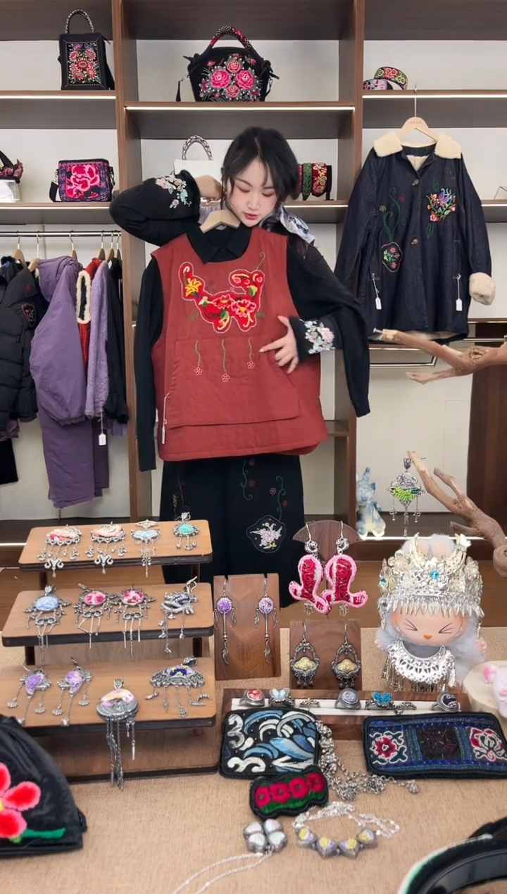 织绣A06黔东南苗族刺绣  2件