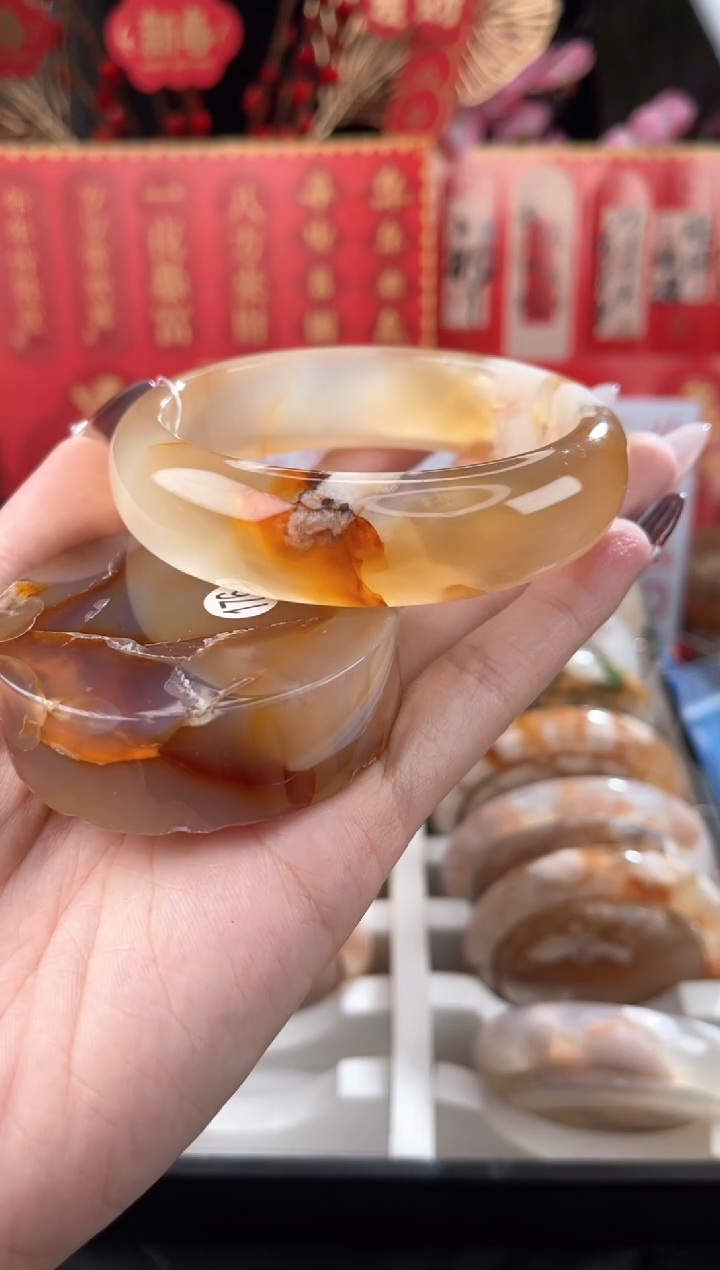 【闪购商品】石英质玉手镯未镶嵌63