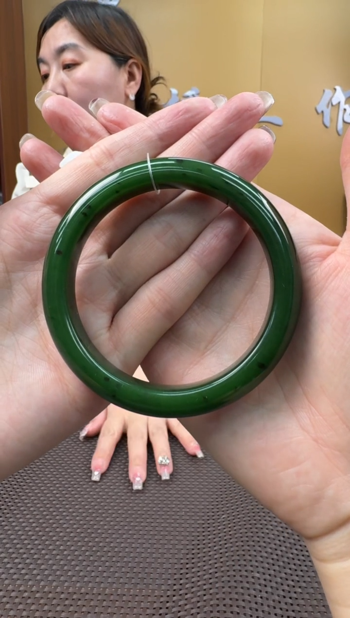 【闪购商品】和田玉手镯未镶嵌59