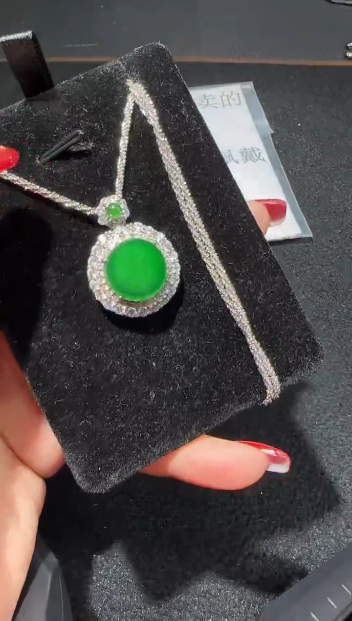 【闪购商品】翡翠吊坠(赠链)未镶嵌多样性发货拍一发一
