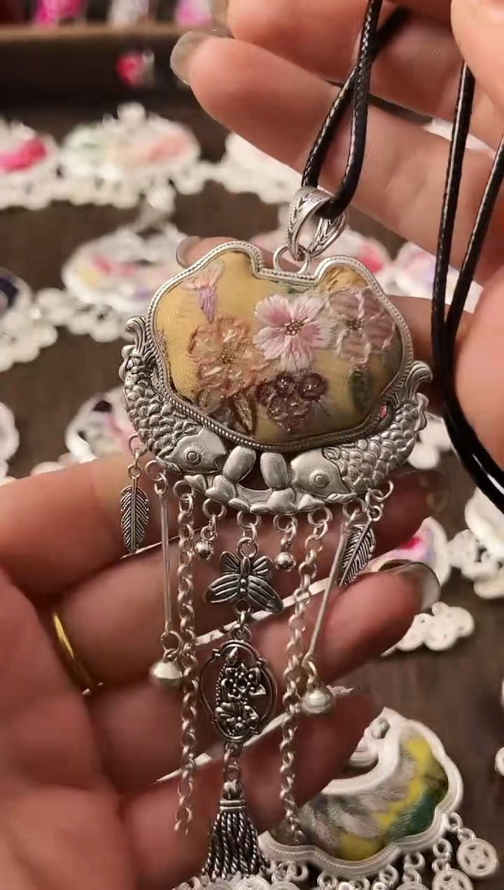 【闪购商品】织绣民族风老绣饰品371