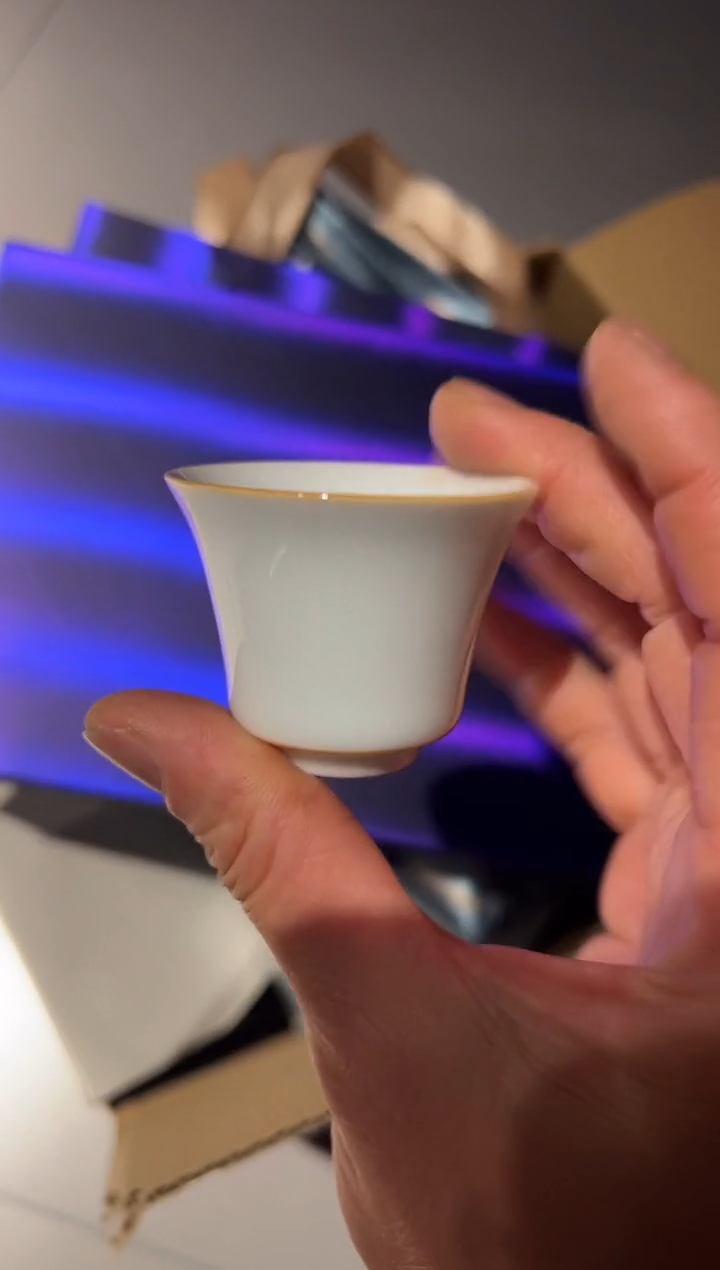 无敌小礼盒主人杯·······