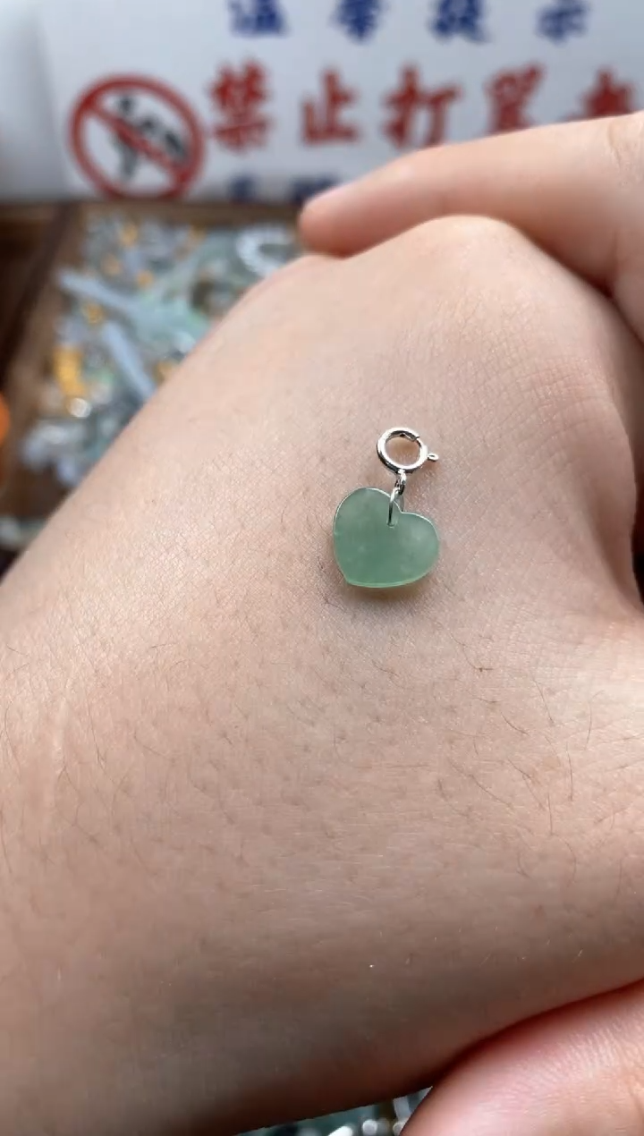 【闪购商品】翡翠颈饰未镶嵌哥哥