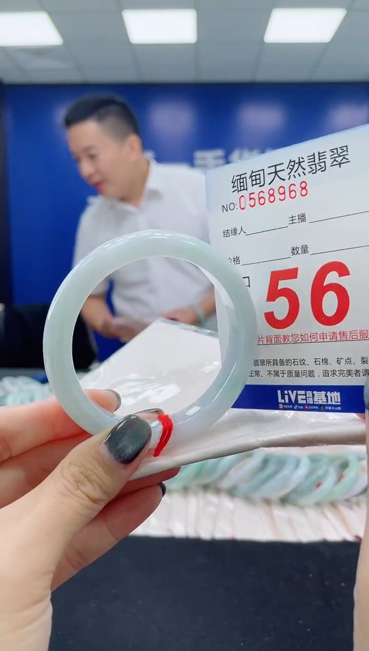 未镶嵌手镯翡翠天然翡翠手镯