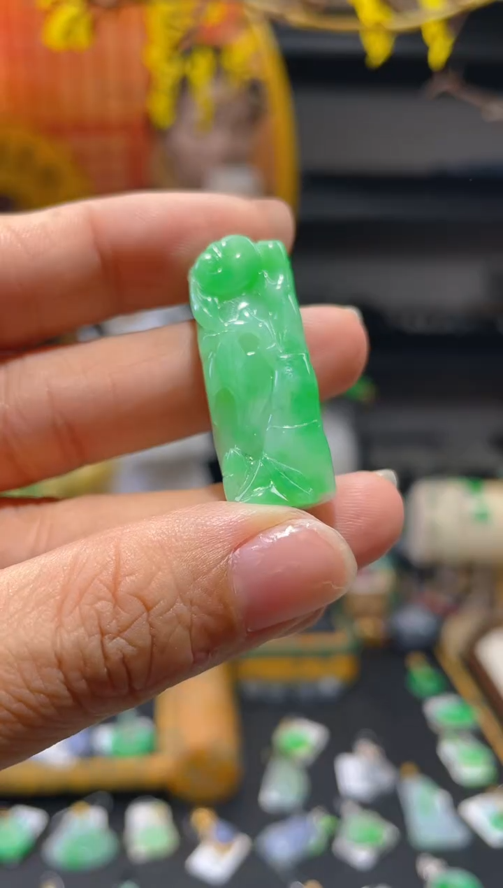 【闪购商品】翡翠颈饰未镶嵌假一赔三