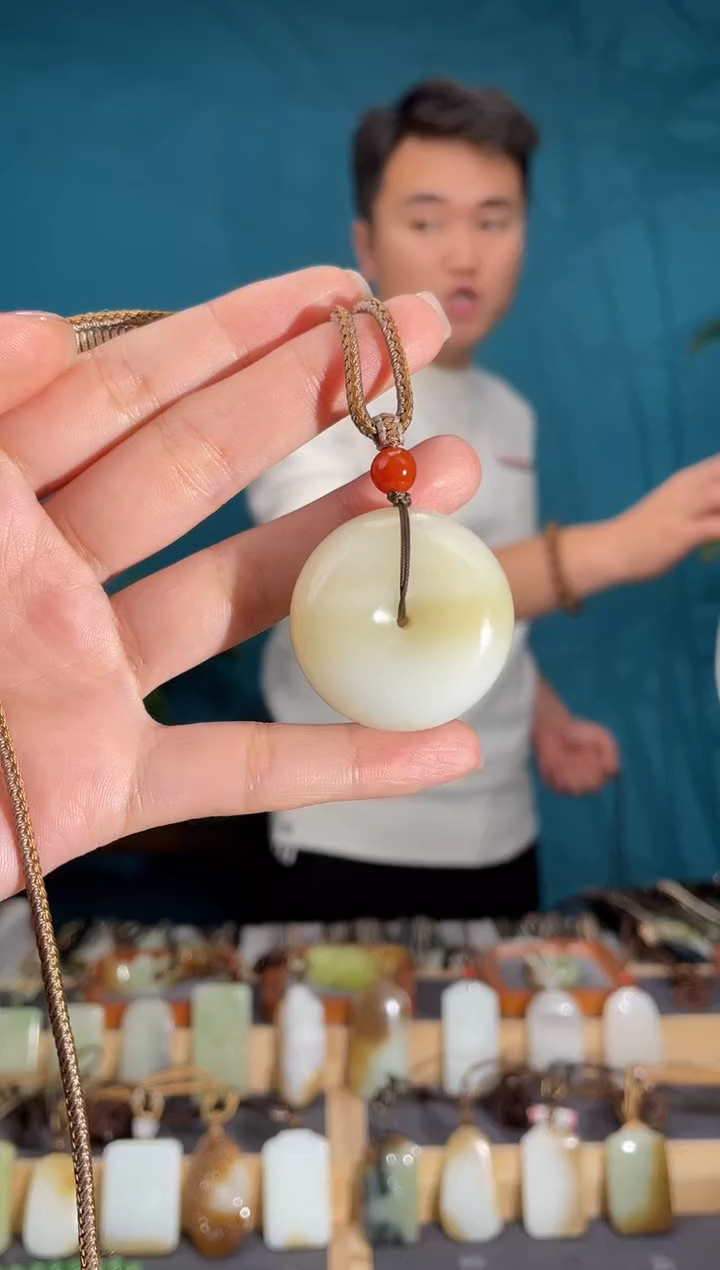 颈饰未镶嵌和田玉1