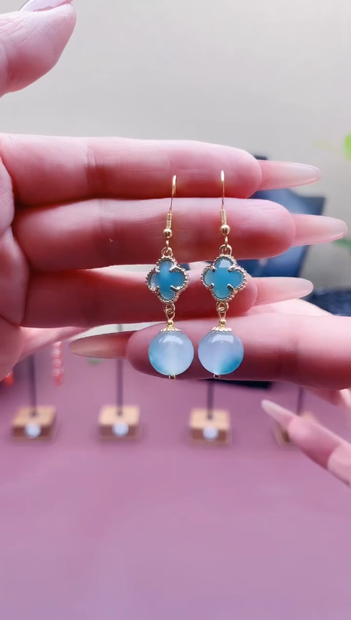 未镶嵌石英质玉（天山翠）耳饰四叶草蓝水