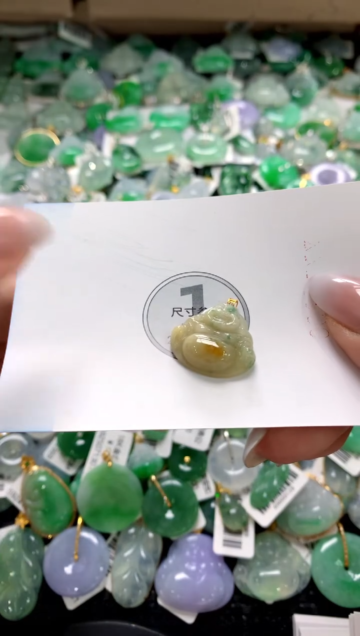 颈饰18K金镶嵌翡翠1111111111111111
