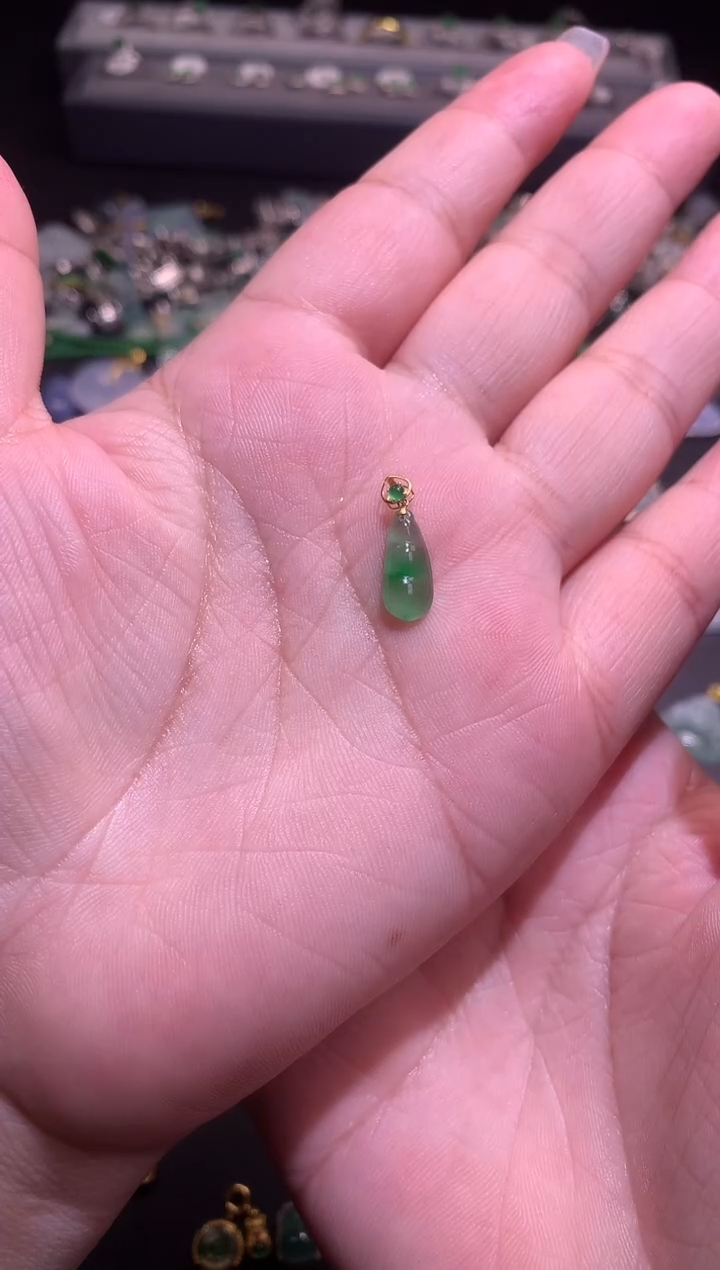 【闪购商品】翡翠颈饰18K金镶嵌11111