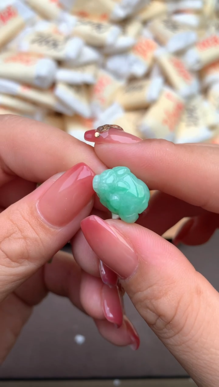 翡翠未镶嵌挂件—