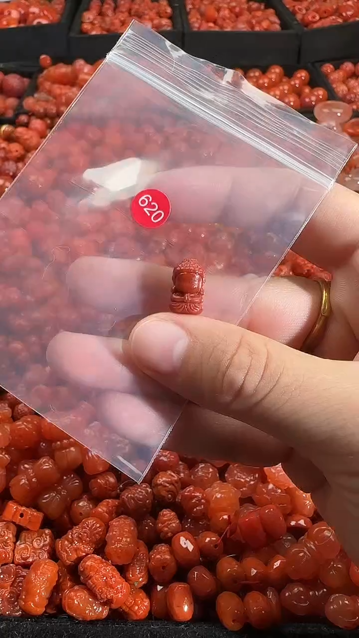 颈饰未镶嵌南红玛瑙1