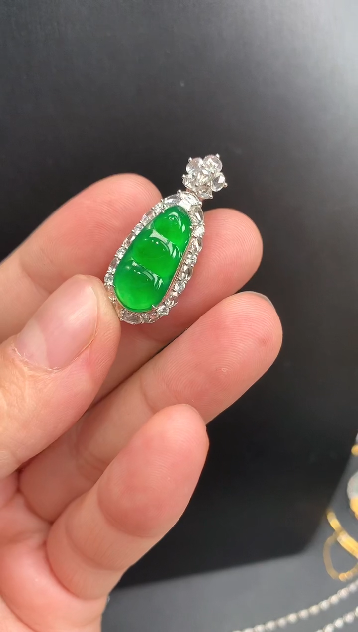 【闪购商品】翡翠颈饰18K金镶嵌豆子