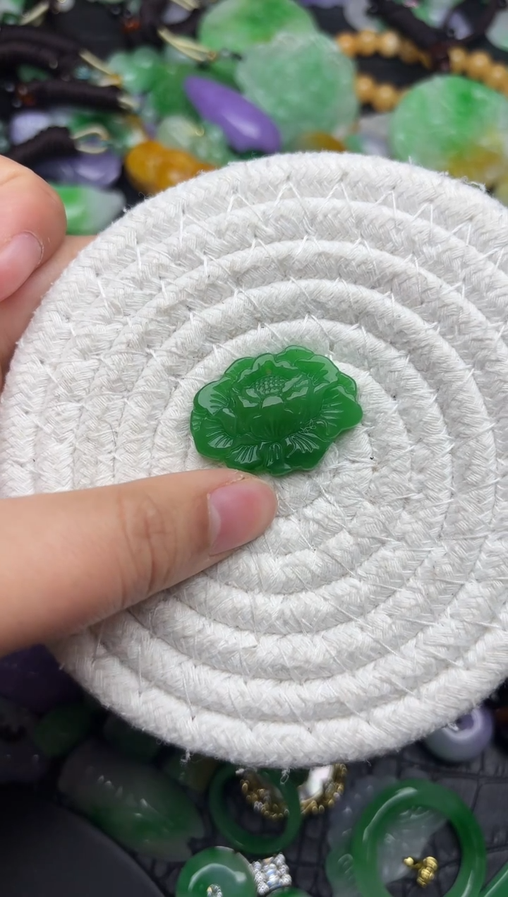 颈饰未镶嵌翡翠缅甸翡翠吊坠