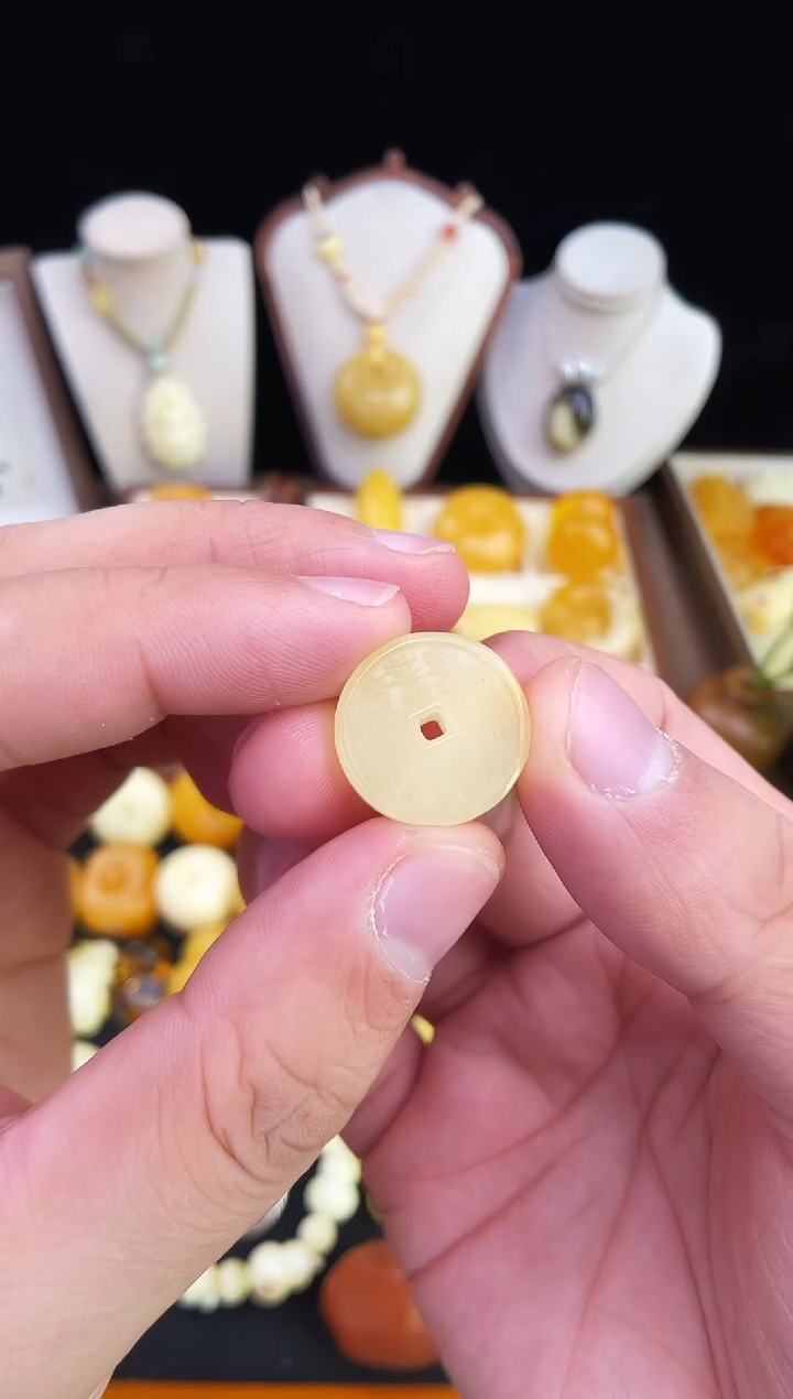 琥珀未镶嵌珠宝奇石柒月