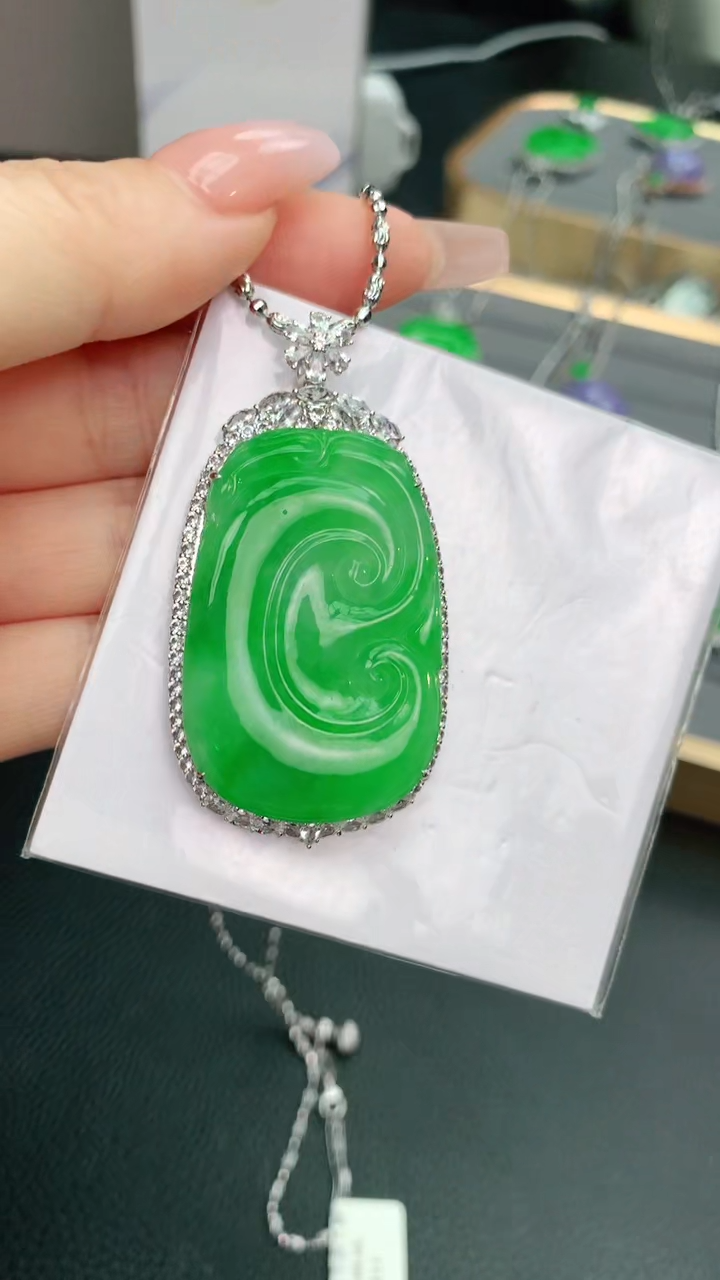 【闪购商品】翡翠颈饰18K金镶嵌赠礼盒证书