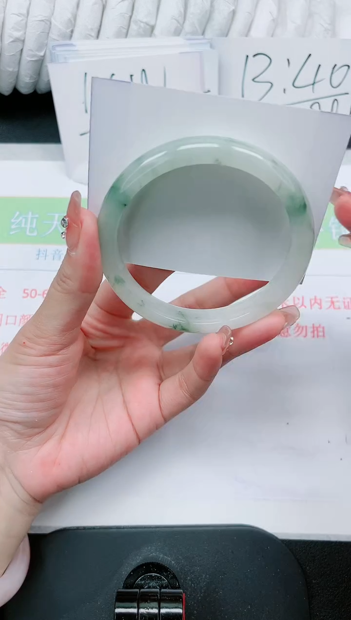 【闪购商品】石英质玉手镯未镶嵌341