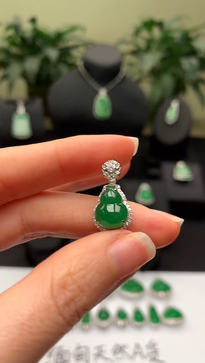 【闪购商品】翡翠颈饰18K金镶嵌葫芦