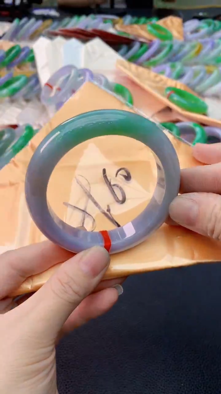 翡翠手镯未镶嵌1002711395