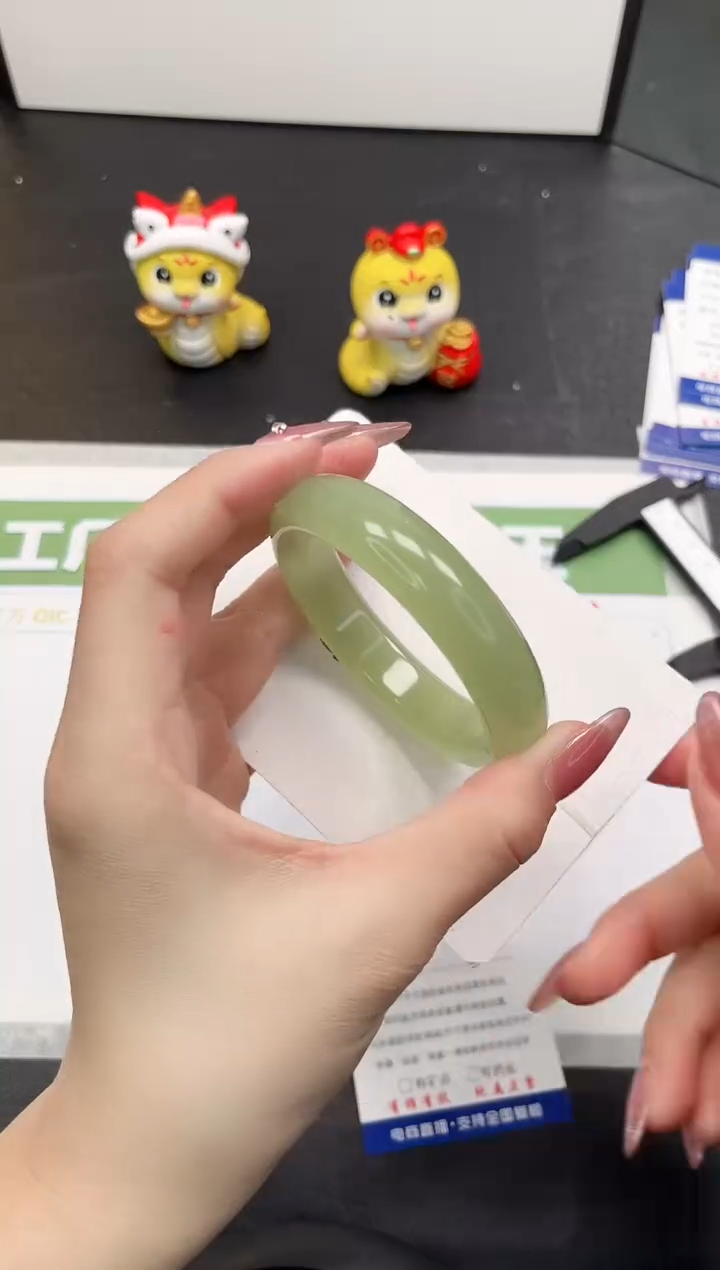 【闪购商品】石英质玉手镯未镶嵌262-54.1