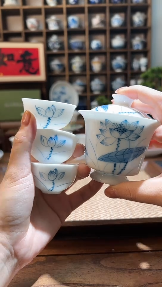 【闪购商品】手绘素荷高足盖碗+送3个客杯