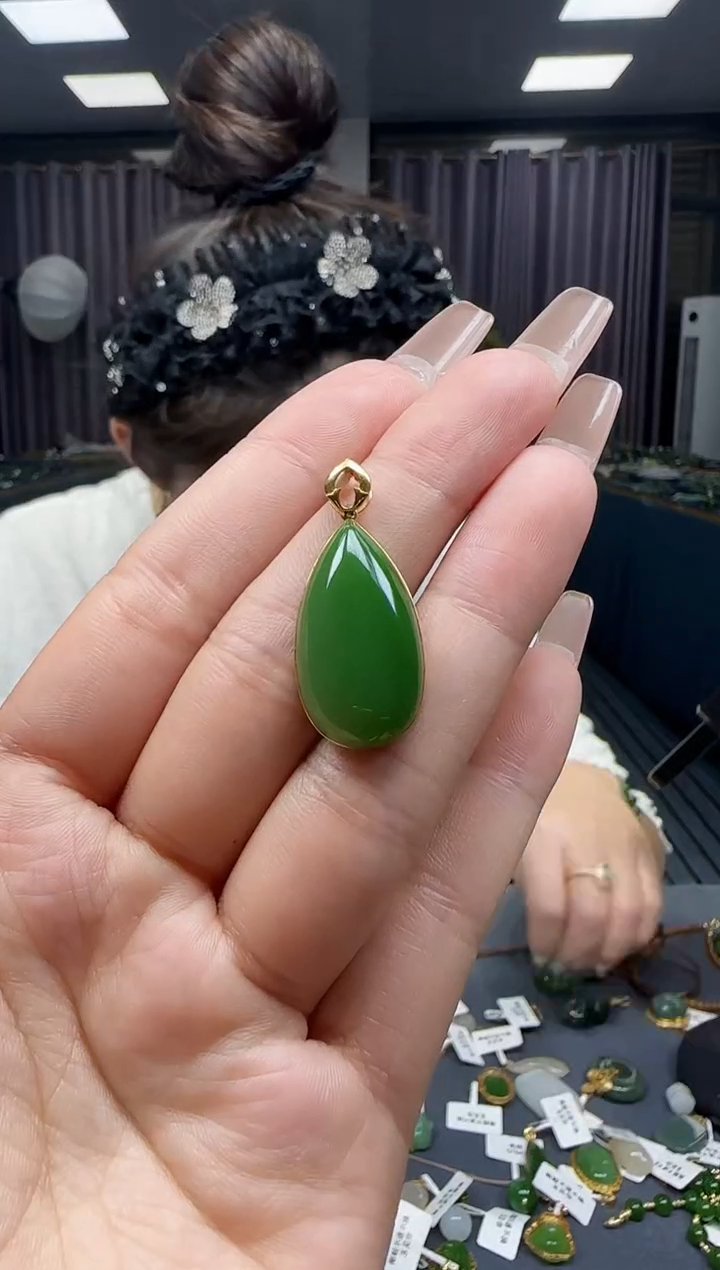 【闪购商品】和田玉挂件18K金镶嵌1