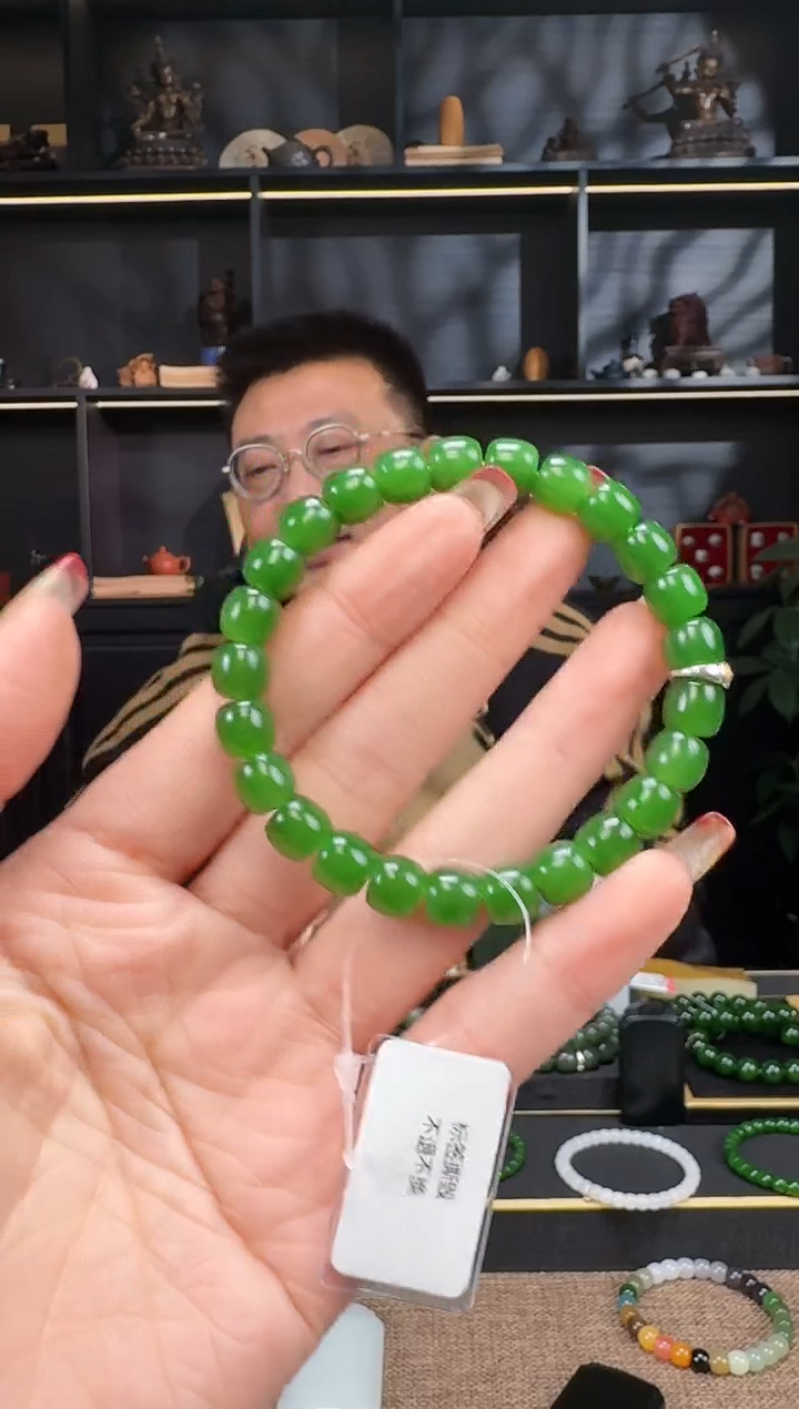 【闪购商品】和田玉-未镶嵌8.5mm碧玉极致弧手串