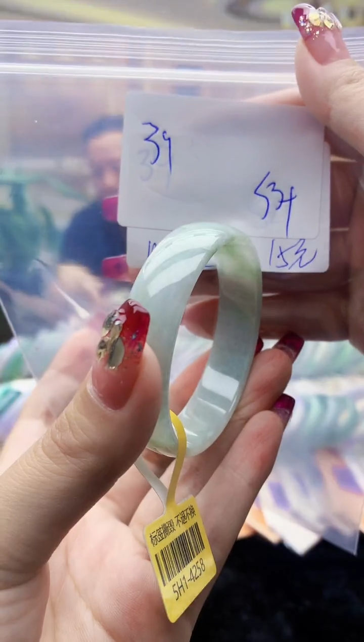 【闪购商品】翡翠手镯未镶嵌     0044913519