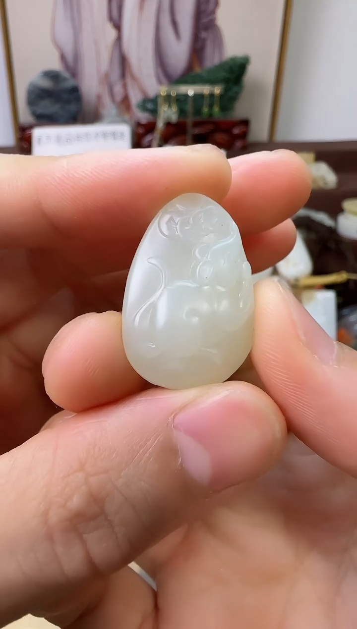 和田玉未镶嵌颈饰沙**人鼠