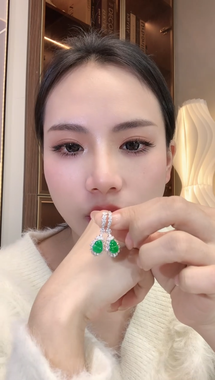 【闪购商品】翡翠耳饰18K金镶嵌D65一对