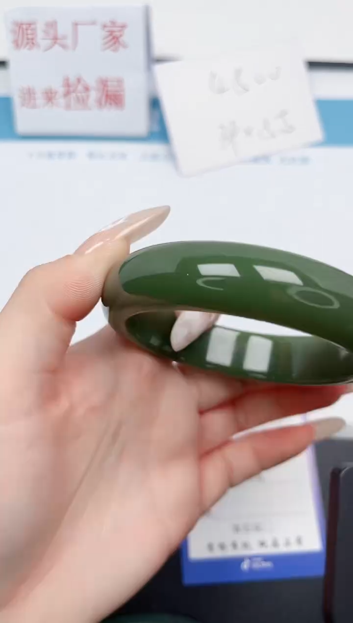 【闪购商品】石英质玉手镯未镶嵌195-59.8