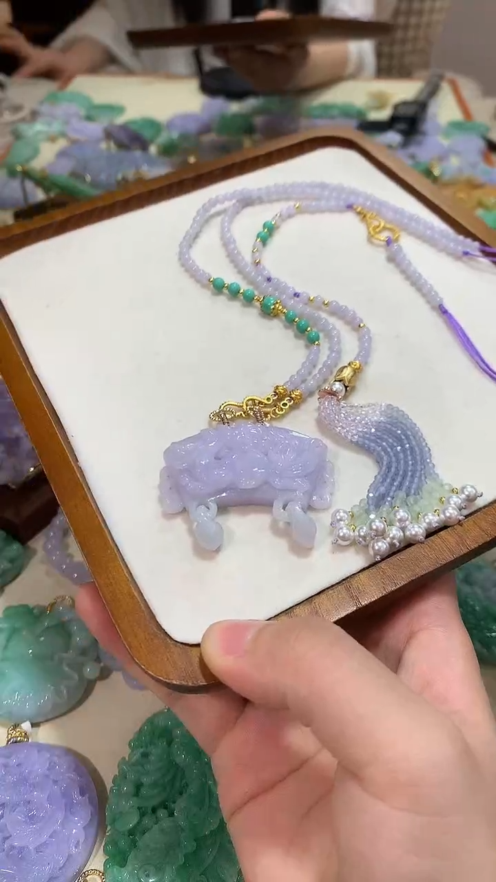 颈饰未镶嵌翡翠吊坠