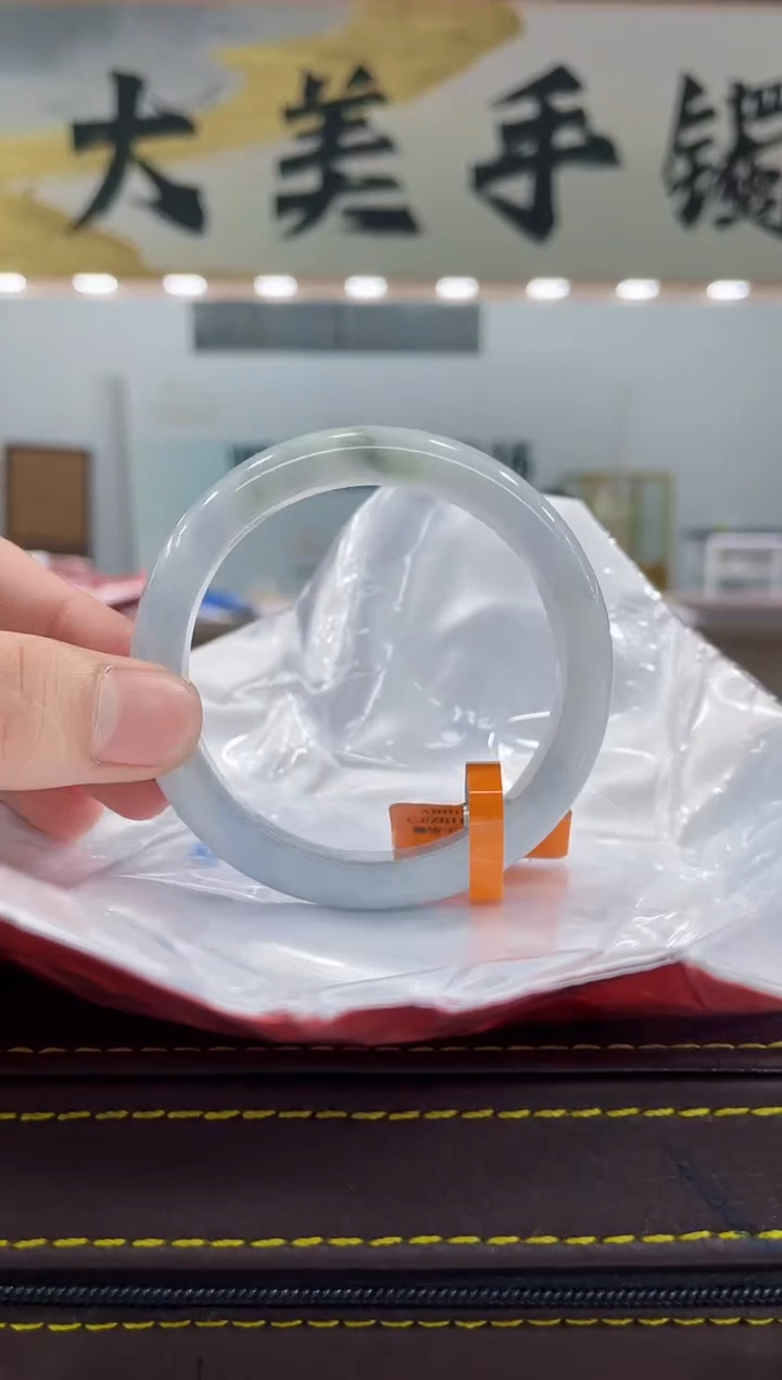 【闪购商品】翡翠手镯未镶嵌手镯