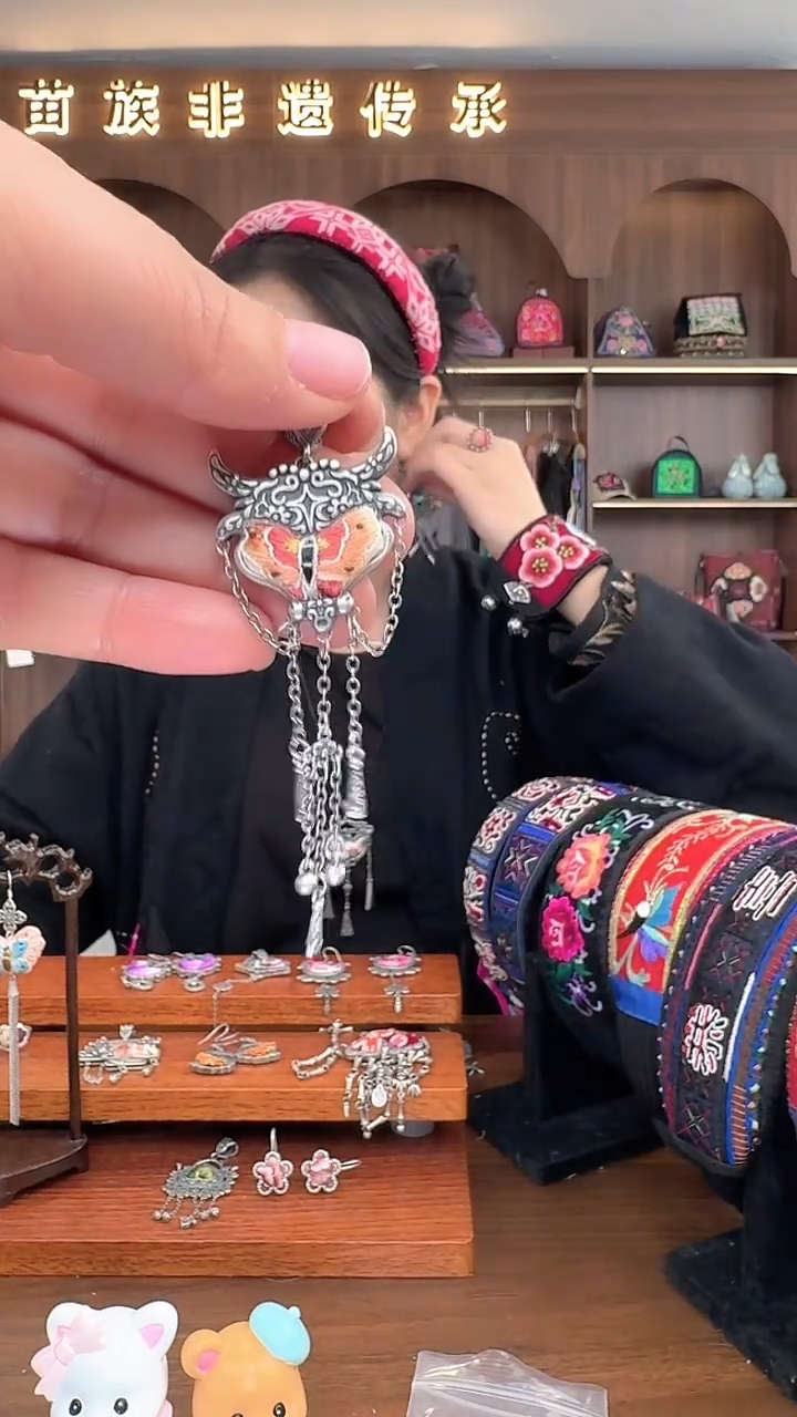 【闪购商品】织绣扶光苗绣传承156