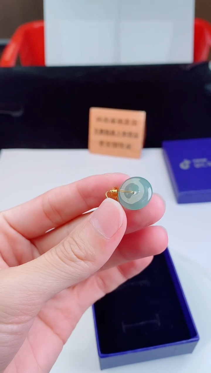 颈饰未镶嵌翡翠     