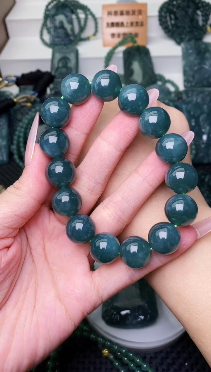 颈饰未镶嵌翡翠 