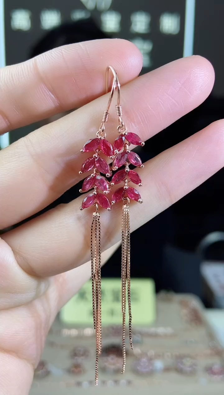 【闪购商品】红宝石耳饰银S925镶嵌耳饰