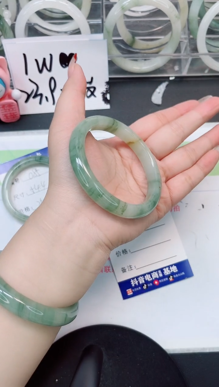 【闪购商品】石英质玉手镯未镶嵌a86