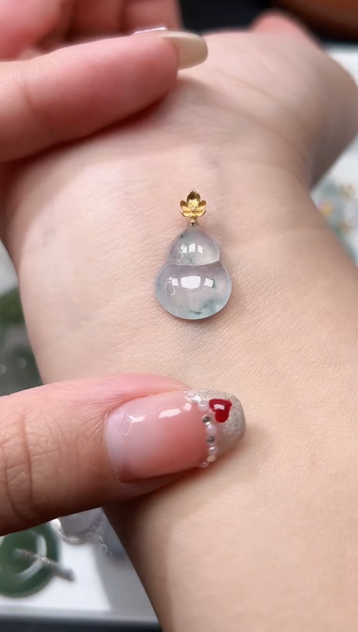 【闪购商品】翡翠颈饰18K金镶嵌63葫芦