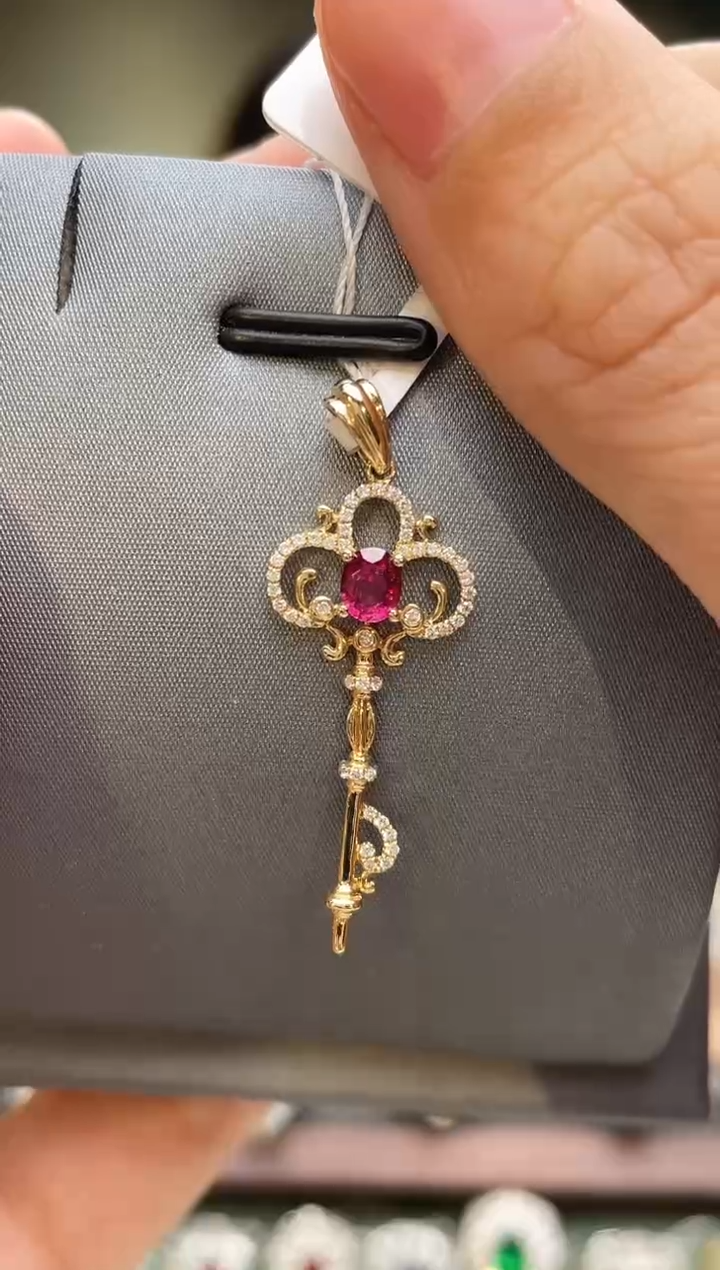 吊坠(不含链)18K金镶嵌红宝石主石：0.35ct
