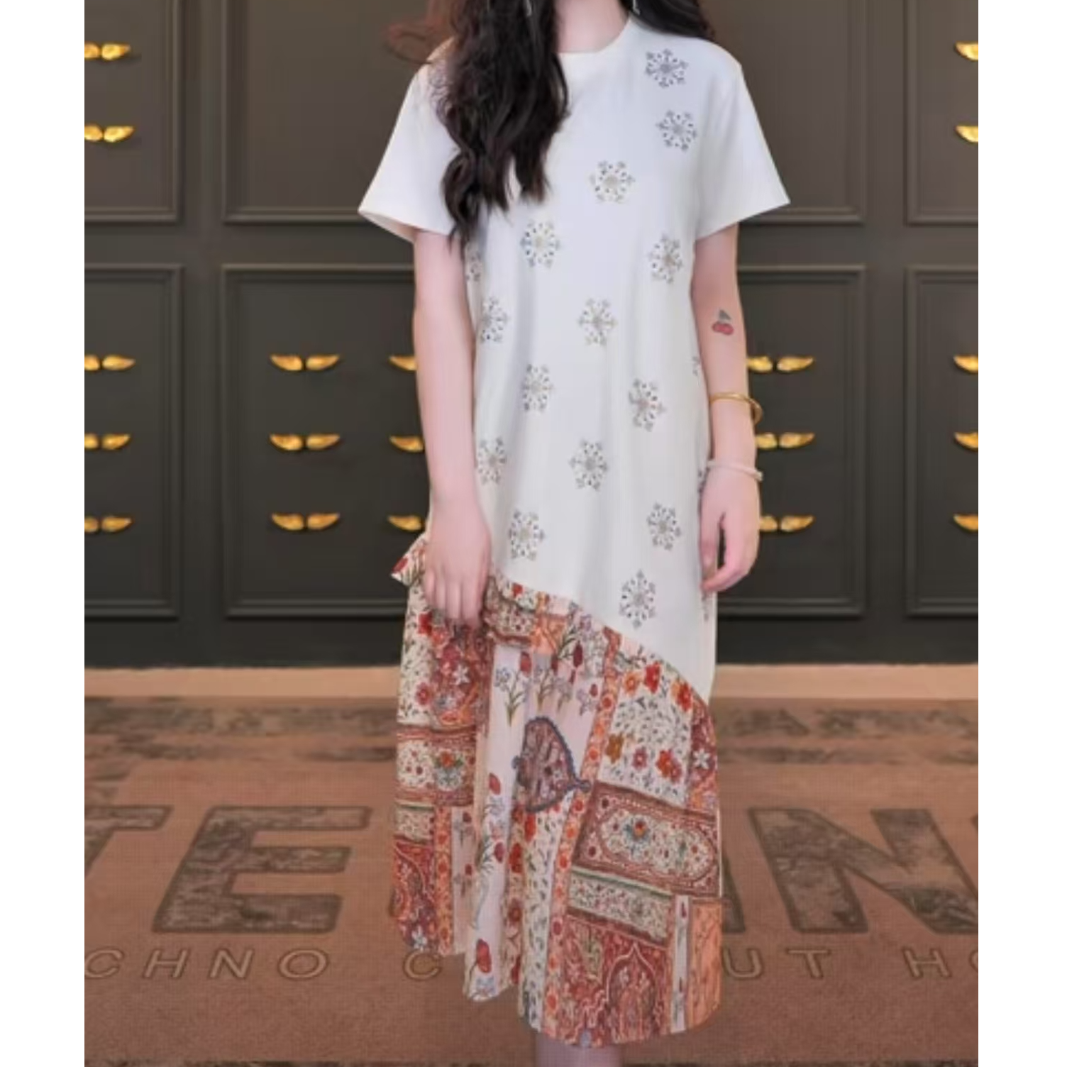 TCH轻奢时尚潮牌烫钻百搭拼接宽松米色连衣裙T75B30E1013私服tch