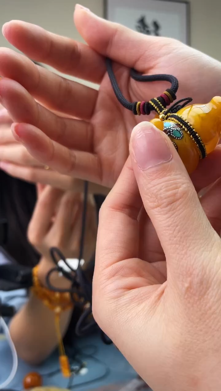 琥珀未镶嵌珠宝奇石T011假一罚十，多样性发一件