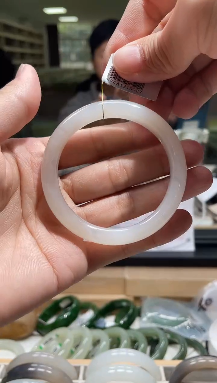 未镶嵌手镯和田玉55-56圈口 5387