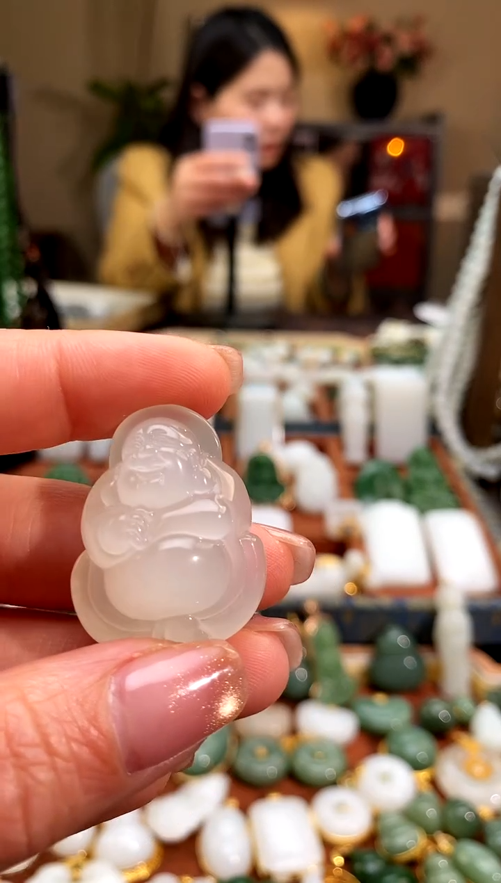 吊坠(赠链)未镶嵌和田玉.