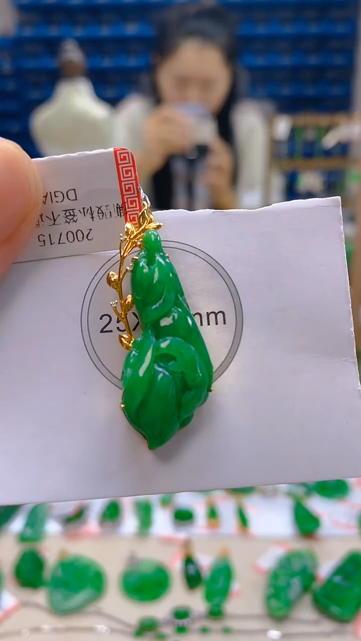 颈饰18K金镶嵌翡翠新号开播 全场乱卖