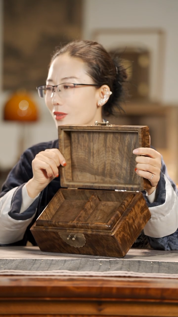 【闪购商品】金丝楠木雕095一木一器套盒首饰盒