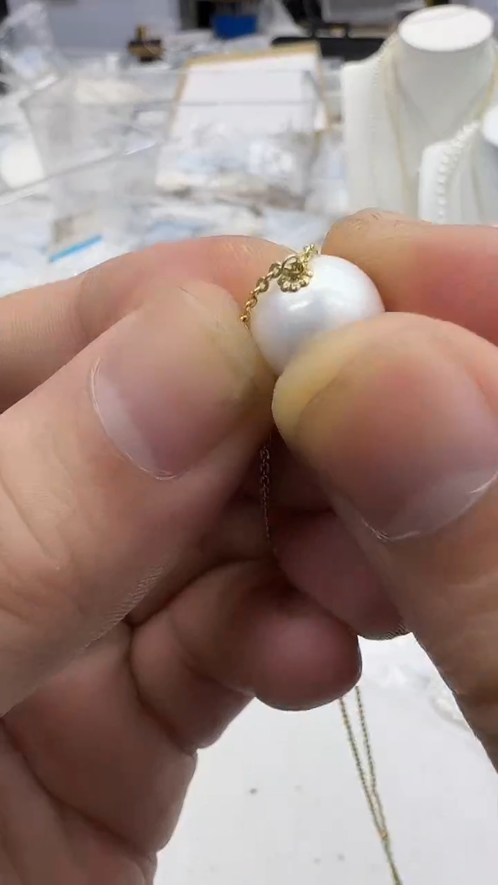 吊坠(赠链)18K金镶嵌淡水珍珠11-12mm 金珠帽-孤品