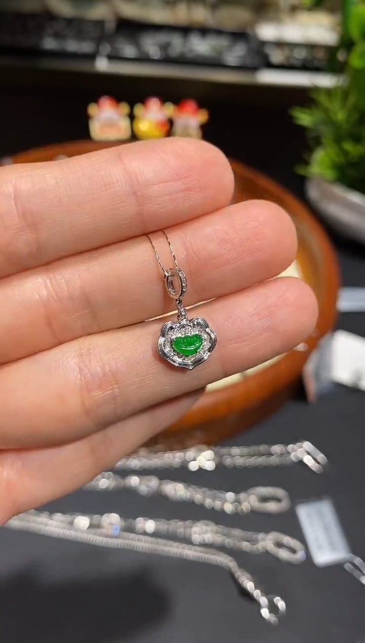 【闪购商品】翡翠吊坠(不含链)18K金镶嵌吊坠